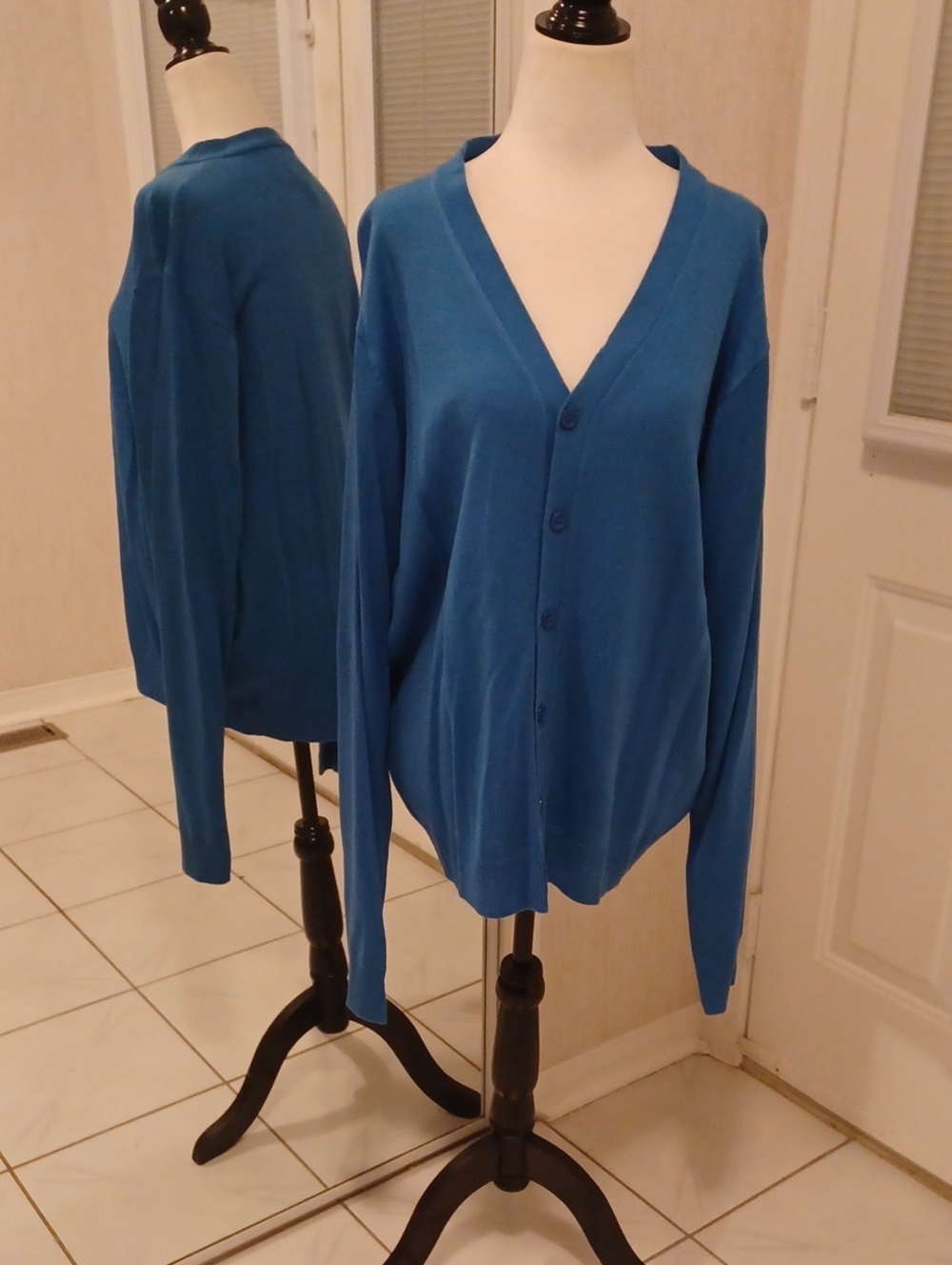 4/60 New Blue V-Neck Button Cardigan Sweater - Size XXL